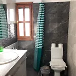 παραδοσιακό σπίτι με τζάκι