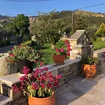 παραδοσιακό σπίτι με τζάκι Chalet *