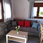 παραδοσιακό σπίτι με τζάκι Volos