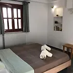 παραδοσιακό σπίτι με τζάκι *