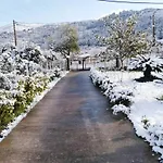 παραδοσιακό σπίτι με τζάκι *