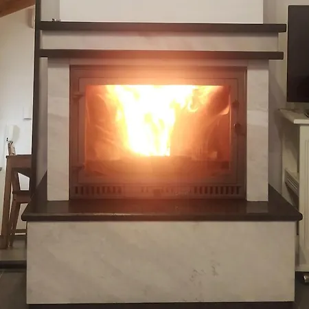 Σαλέ Παραδοσιακό σπίτι με τζάκι *