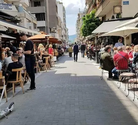 παραδοσιακό σπίτι με τζάκι